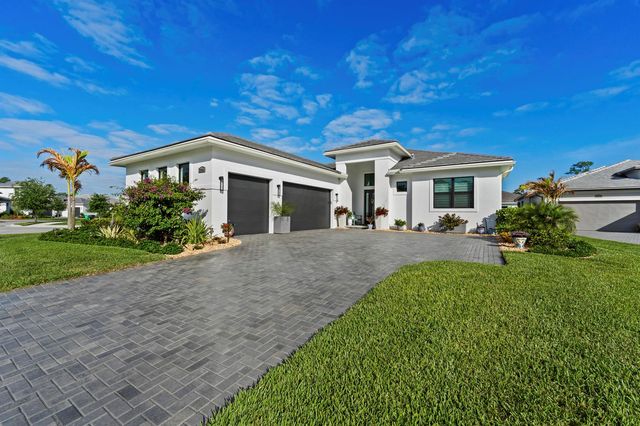 2044 SE Mosaic Boulevard, Port St. Lucie, FL 34984