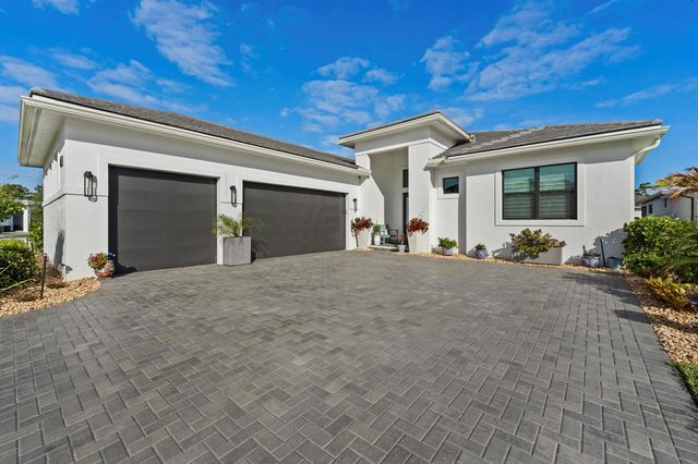 2044 SE Mosaic Boulevard, Port St. Lucie, FL 34984