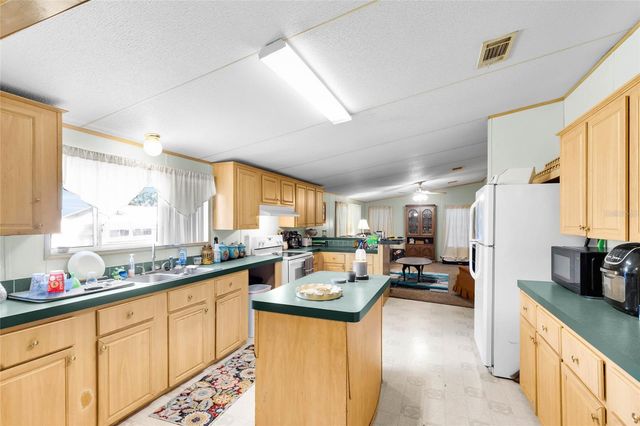 1725 MARKER ROAD, Polk City, FL 33868