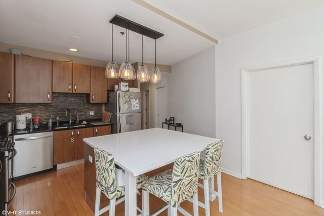 225 S Sangamon Street 306, Chicago, IL 60607