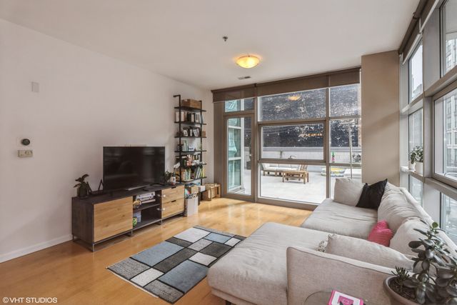 225 S Sangamon Street 306, Chicago, IL 60607