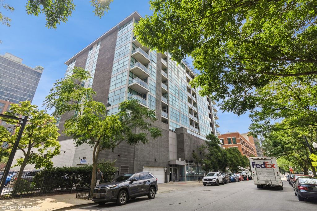 225 S Sangamon Street 306, Chicago, IL 60607