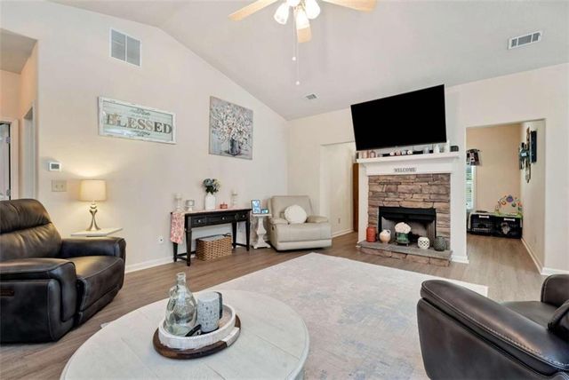 1424 Silvergate Way, Winder, GA 30680