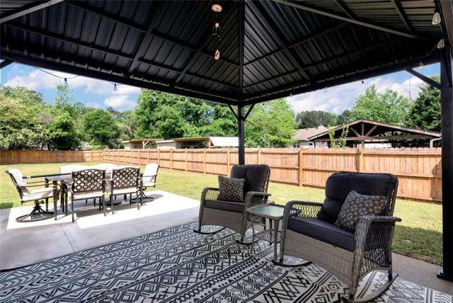 1424 Silvergate Way, Winder, GA 30680
