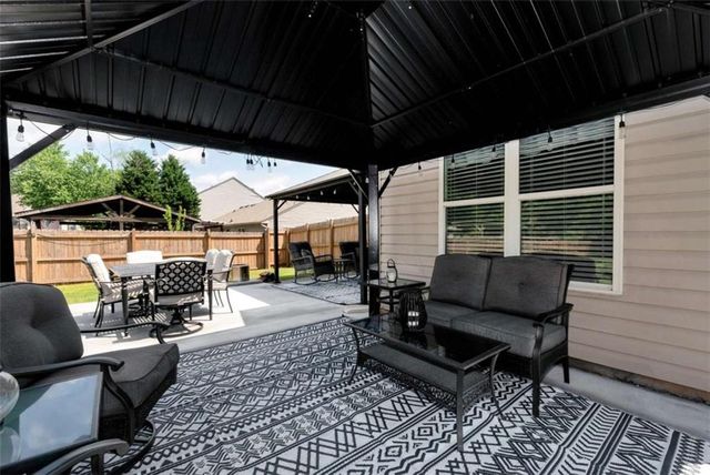1424 Silvergate Way, Winder, GA 30680