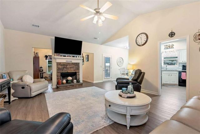 1424 Silvergate Way, Winder, GA 30680