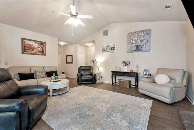 1424 Silvergate Way, Winder, GA 30680