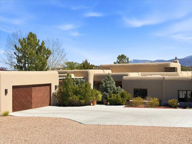 4 Plano Arbolito, Santa Fe, NM 87506