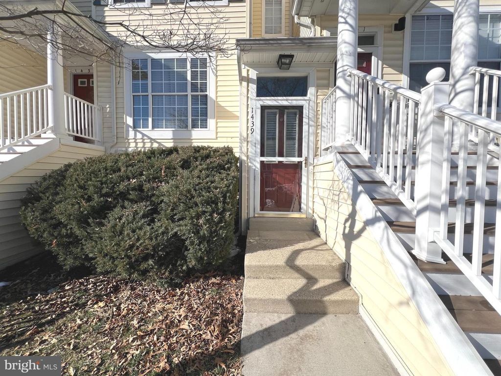 Image 2 of property listing at 1439 NESTLEWOOD CT, Crofton, MD 21114