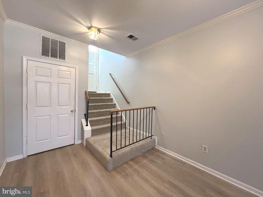 Image 4 of property listing at 1439 NESTLEWOOD CT, Crofton, MD 21114