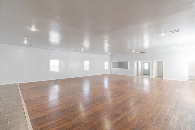 700 N Tucker Avenue, Shawnee, OK 74801