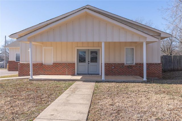 700 N Tucker Avenue, Shawnee, OK 74801