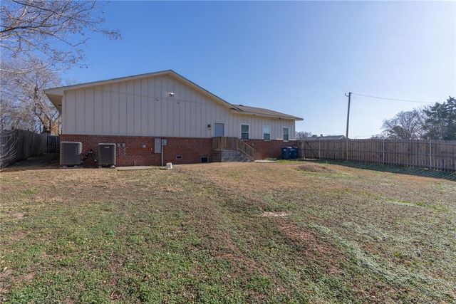 700 N Tucker Avenue, Shawnee, OK 74801