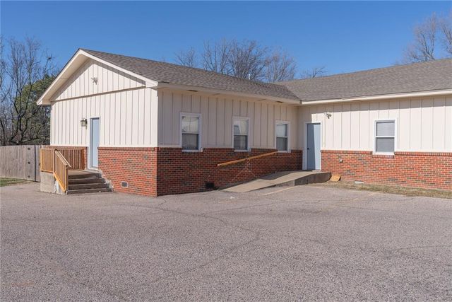 700 N Tucker Avenue, Shawnee, OK 74801