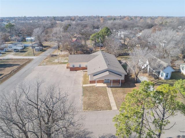 700 N Tucker Avenue, Shawnee, OK 74801