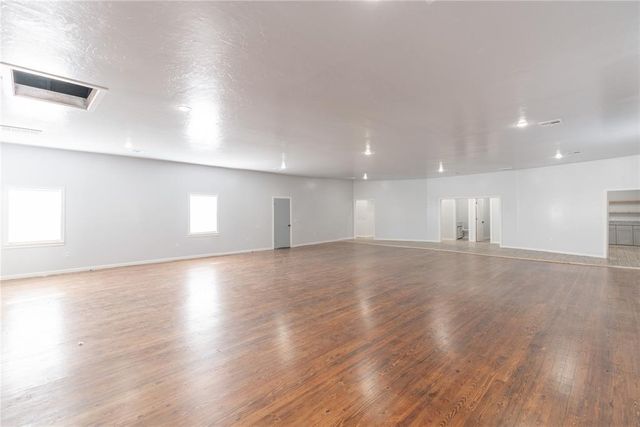 700 N Tucker Avenue, Shawnee, OK 74801