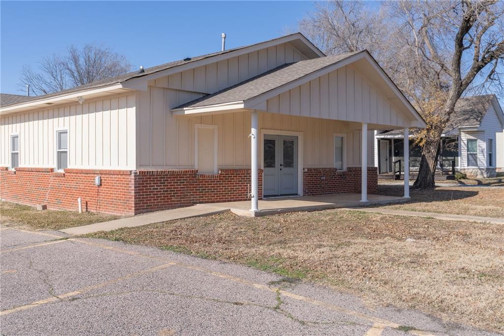 700 N Tucker Avenue, Shawnee, OK 74801