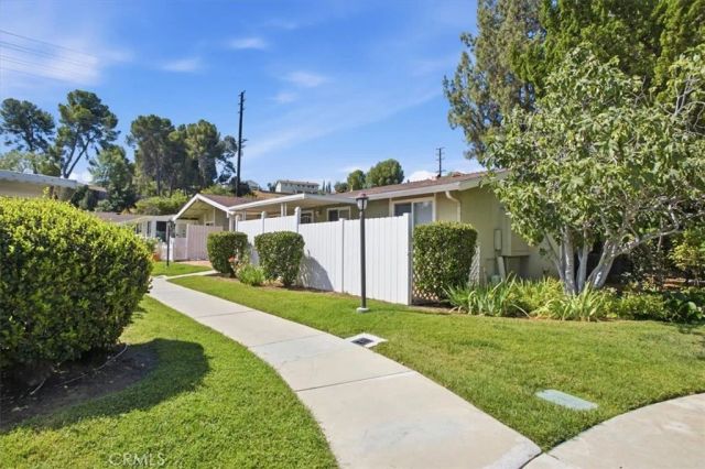19208 Avenue Of The Oaks G, Newhall, CA 91321