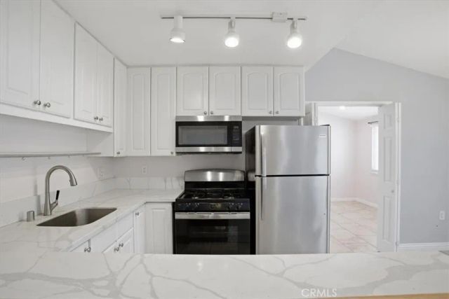 19208 Avenue Of The Oaks G, Newhall, CA 91321