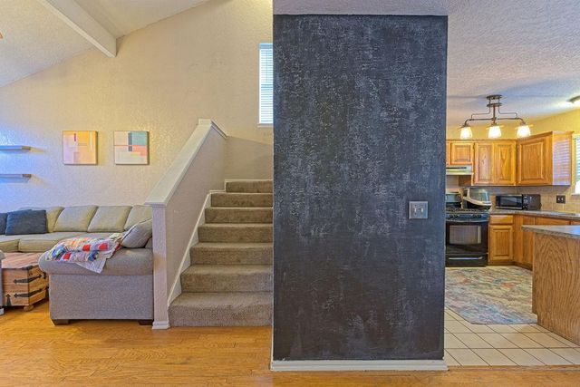 400 Crest Place, Norman, OK 73071