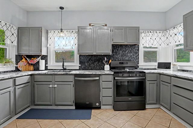 448 S Belmont St, Wichita, KS 67218