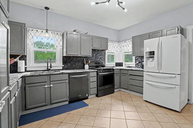 448 S Belmont St, Wichita, KS 67218