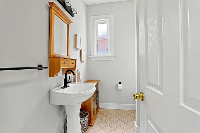 448 S Belmont St, Wichita, KS 67218