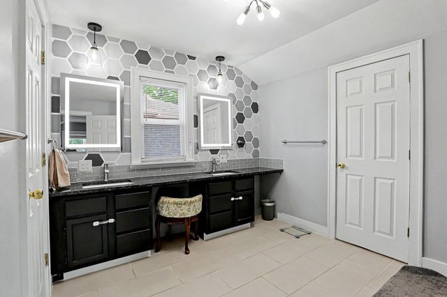 448 S Belmont St, Wichita, KS 67218