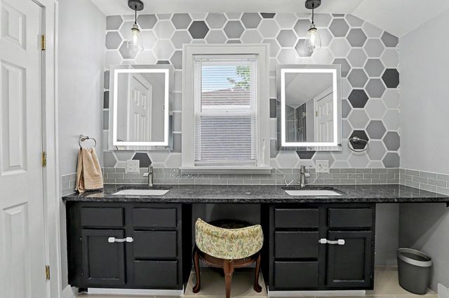 448 S Belmont St, Wichita, KS 67218