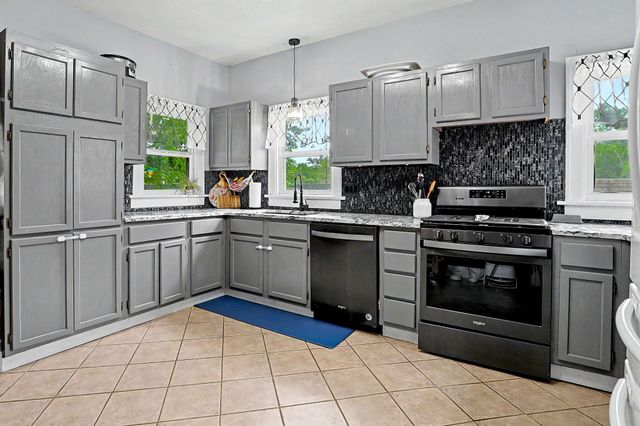 448 S Belmont St, Wichita, KS 67218