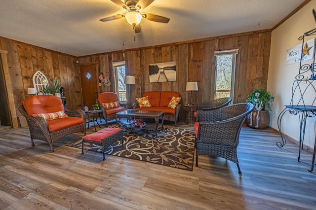 24074 Greybridge W, Pittsburg, MO 65724