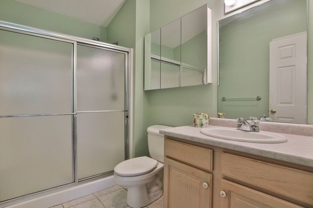 122 Eagle Dr 122, Tewksbury, MA 01876