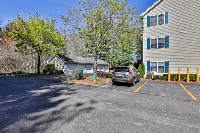 122 Eagle Dr 122, Tewksbury, MA 01876