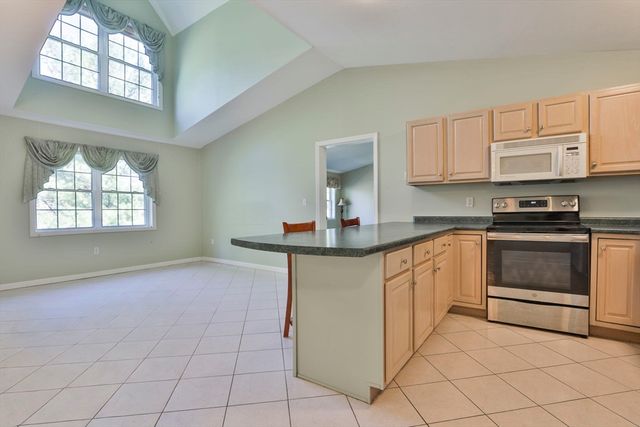 122 Eagle Dr 122, Tewksbury, MA 01876
