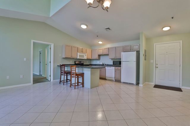 122 Eagle Dr 122, Tewksbury, MA 01876