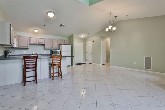 122 Eagle Dr 122, Tewksbury, MA 01876