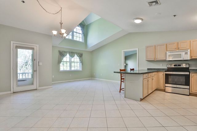 122 Eagle Dr 122, Tewksbury, MA 01876