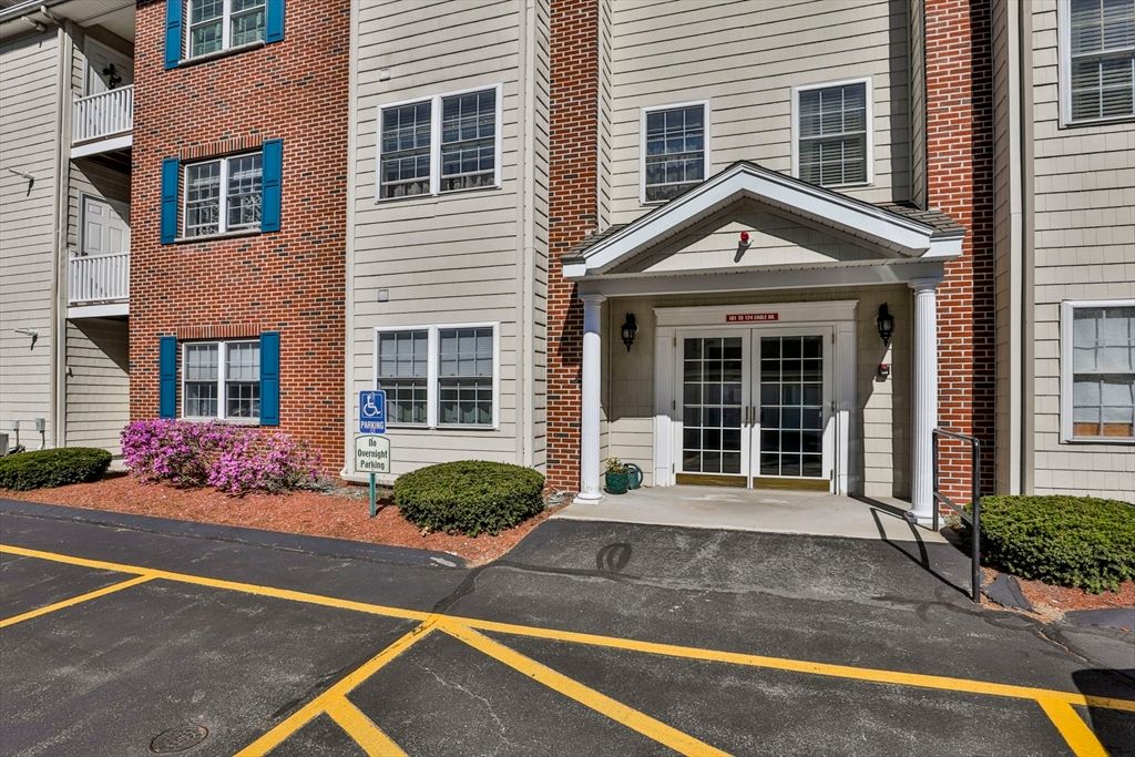 122 Eagle Dr 122, Tewksbury, MA 01876