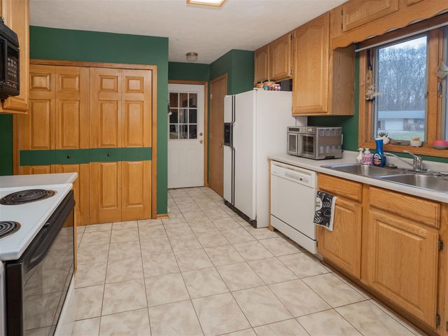 1009 Sherwood Forrest Trail, Sturgis, MI 49091