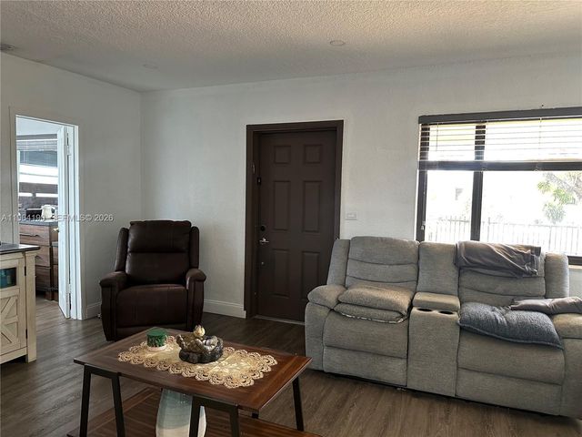 991 E 47th St, Hialeah, FL 33013