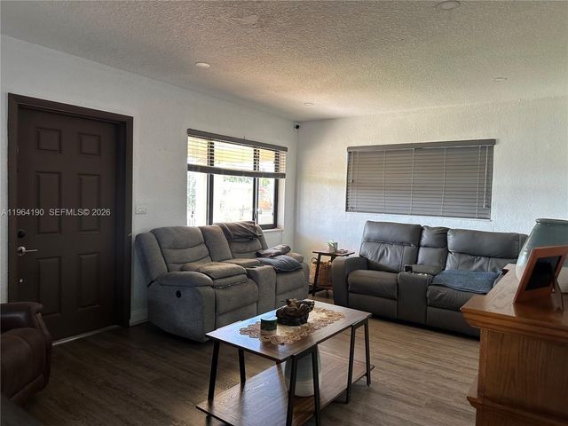 991 E 47th St, Hialeah, FL 33013