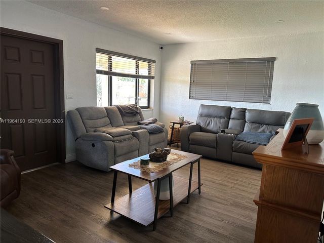 991 E 47th St, Hialeah, FL 33013