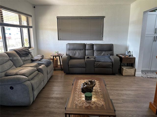 991 E 47th St, Hialeah, FL 33013