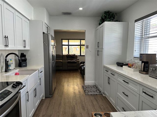 991 E 47th St, Hialeah, FL 33013