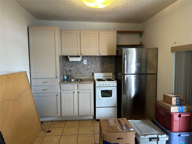 991 E 47th St, Hialeah, FL 33013