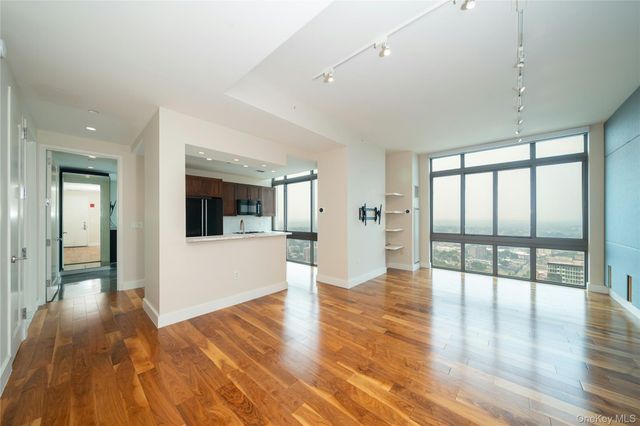175 Huguenot Street PH503, New Rochelle, NY 10801