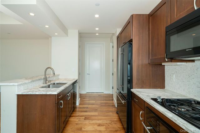 175 Huguenot Street PH503, New Rochelle, NY 10801