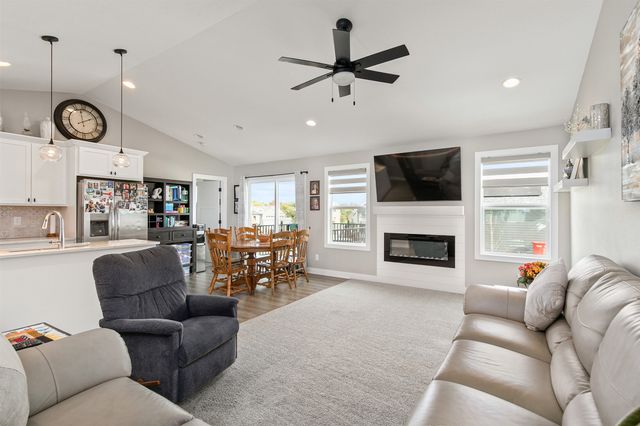1004 Redbud Drive, Slater, IA 50244