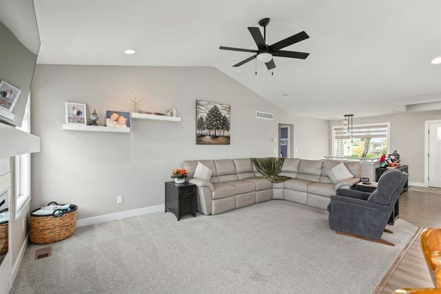 1004 Redbud Drive, Slater, IA 50244