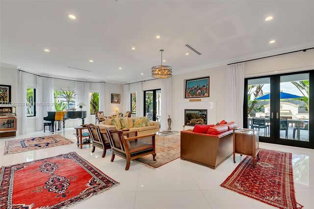 7400 SW 72nd Ct, Miami, FL 33143